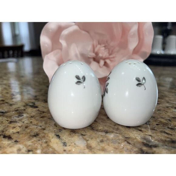 Vintage Egg Shape Rose Salt and Pepper Shakers Set Floral Pattern Silver - Picture 9 of 14